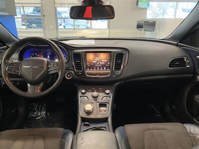 2015 Chrysler 200 S   - Photo 32 - Grand Rapids, MI 49504