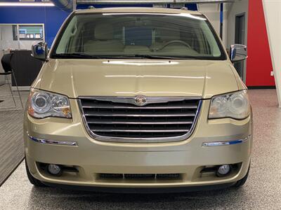 2010 Chrysler Town and Country Limited   - Photo 4 - Grand Rapids, MI 49504