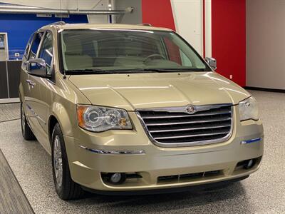 2010 Chrysler Town and Country Limited   - Photo 3 - Grand Rapids, MI 49504