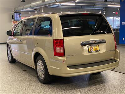 2010 Chrysler Town and Country Limited   - Photo 9 - Grand Rapids, MI 49504