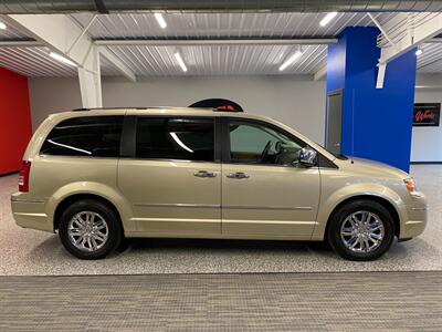 2010 Chrysler Town and Country Limited   - Photo 7 - Grand Rapids, MI 49504