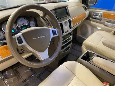 2010 Chrysler Town and Country Limited   - Photo 26 - Grand Rapids, MI 49504