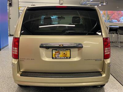 2010 Chrysler Town and Country Limited   - Photo 10 - Grand Rapids, MI 49504