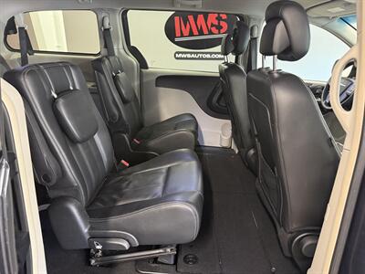 2013 Chrysler Town and Country Touring   - Photo 13 - Grand Rapids, MI 49504