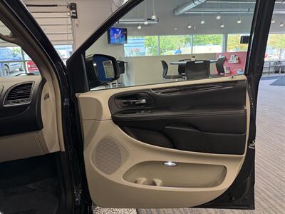 2013 Chrysler Town and Country Touring   - Photo 11 - Grand Rapids, MI 49504