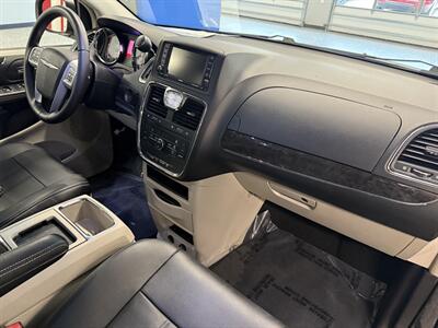 2013 Chrysler Town and Country Touring   - Photo 10 - Grand Rapids, MI 49504