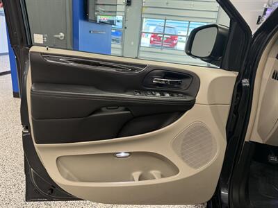 2013 Chrysler Town and Country Touring   - Photo 21 - Grand Rapids, MI 49504
