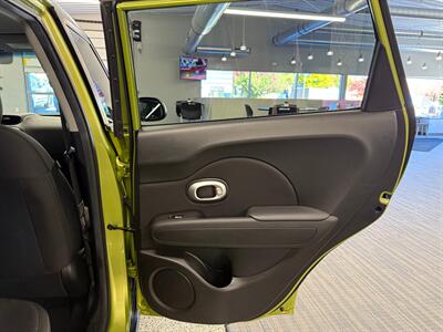 2017 Kia Soul   - Photo 14 - Grand Rapids, MI 49504