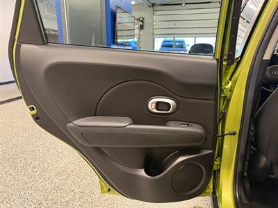2017 Kia Soul   - Photo 18 - Grand Rapids, MI 49504