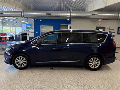 2018 Chrysler Pacifica Touring L   - Photo 4 - Grand Rapids, MI 49504