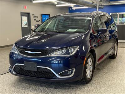 2018 Chrysler Pacifica Touring L   - Photo 3 - Grand Rapids, MI 49504