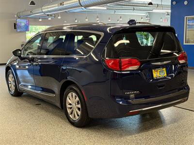 2018 Chrysler Pacifica Touring L   - Photo 5 - Grand Rapids, MI 49504