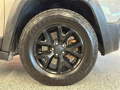 2016 Jeep Cherokee Trailhawk   - Photo 9 - Grand Rapids, MI 49504
