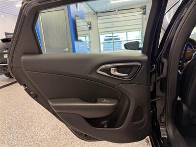 2015 Chrysler 200 C   - Photo 8 - Grand Rapids, MI 49504