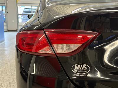 2015 Chrysler 200 C   - Photo 20 - Grand Rapids, MI 49504