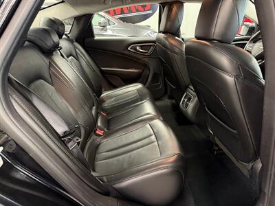 2015 Chrysler 200 C   - Photo 18 - Grand Rapids, MI 49504