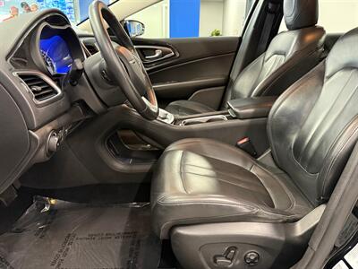 2015 Chrysler 200 C   - Photo 5 - Grand Rapids, MI 49504