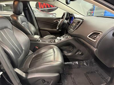 2015 Chrysler 200 C   - Photo 17 - Grand Rapids, MI 49504