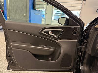 2015 Chrysler 200 C   - Photo 4 - Grand Rapids, MI 49504