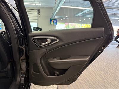 2015 Chrysler 200 C   - Photo 19 - Grand Rapids, MI 49504