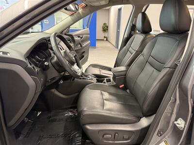 2017 Nissan Rogue SL - Photo 27 - Grand Rapids, MI 49504