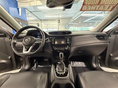 2017 Nissan Rogue SL - Photo 11 - Grand Rapids, MI 49504
