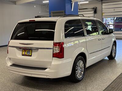 2015 Chrysler Town and Country Touring-L   - Photo 7 - Grand Rapids, MI 49504