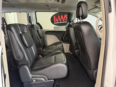 2015 Chrysler Town and Country Touring-L   - Photo 14 - Grand Rapids, MI 49504