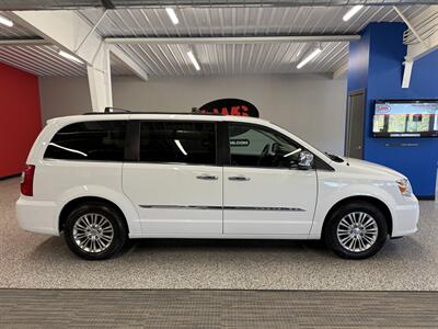 2015 Chrysler Town and Country Touring-L   - Photo 8 - Grand Rapids, MI 49504