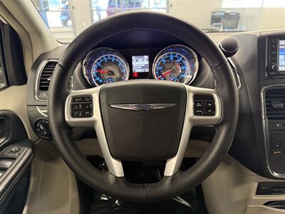 2015 Chrysler Town and Country Touring-L   - Photo 23 - Grand Rapids, MI 49504