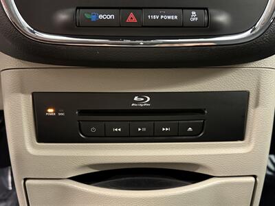 2015 Chrysler Town and Country Touring-L   - Photo 30 - Grand Rapids, MI 49504