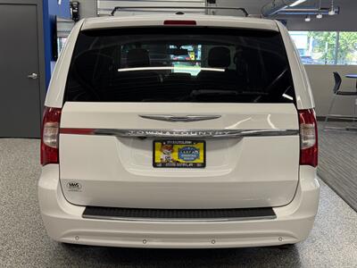2015 Chrysler Town and Country Touring-L   - Photo 6 - Grand Rapids, MI 49504