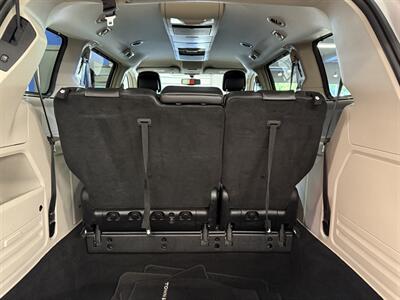 2015 Chrysler Town and Country Touring-L   - Photo 17 - Grand Rapids, MI 49504