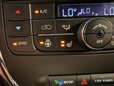 2015 Chrysler Town and Country Touring-L   - Photo 33 - Grand Rapids, MI 49504