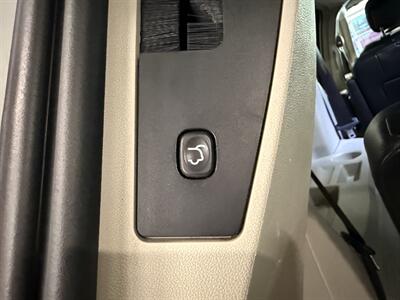 2015 Chrysler Town and Country Touring-L   - Photo 19 - Grand Rapids, MI 49504