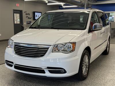 2015 Chrysler Town and Country Touring-L   - Photo 3 - Grand Rapids, MI 49504