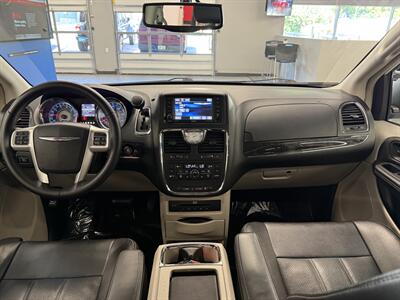 2015 Chrysler Town and Country Touring-L   - Photo 22 - Grand Rapids, MI 49504