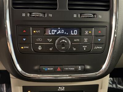 2015 Chrysler Town and Country Touring-L   - Photo 29 - Grand Rapids, MI 49504