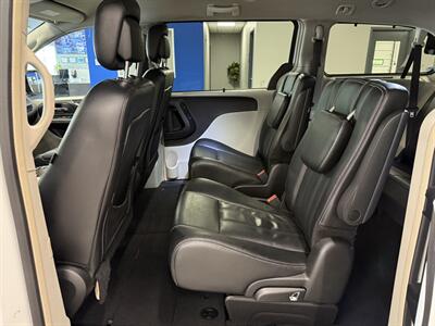 2015 Chrysler Town and Country Touring-L   - Photo 20 - Grand Rapids, MI 49504
