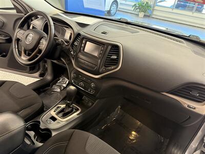 2015 Jeep Cherokee Latitude - Photo 10 - Grand Rapids, MI 49504