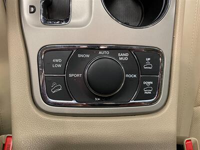 2012 Jeep Grand Cherokee Overland   - Photo 17 - Grand Rapids, MI 49504