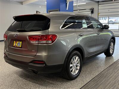 2017 Kia Sorento LX   - Photo 8 - Grand Rapids, MI 49504