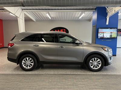 2017 Kia Sorento LX   - Photo 9 - Grand Rapids, MI 49504