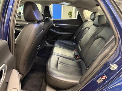 2022 Hyundai SONATA Limited   - Photo 19 - Grand Rapids, MI 49504
