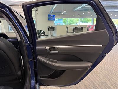 2022 Hyundai SONATA Limited   - Photo 17 - Grand Rapids, MI 49504