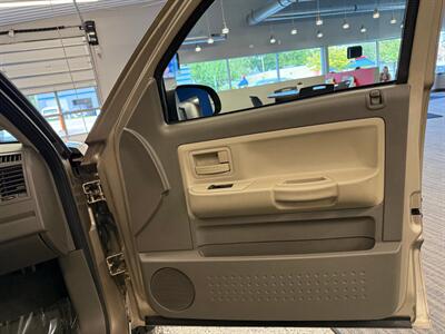 2005 Dodge Dakota SLT   - Photo 13 - Grand Rapids, MI 49504