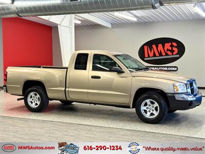 2005 Dodge Dakota SLT   - Photo 1 - Grand Rapids, MI 49504