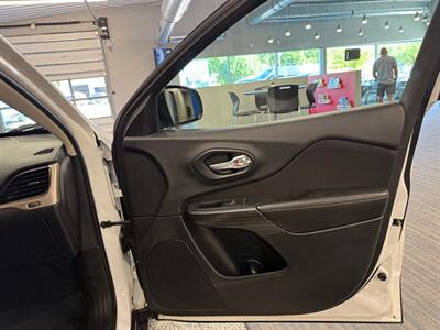 2016 Jeep Cherokee Sport   - Photo 12 - Grand Rapids, MI 49504