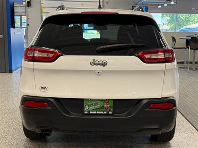 2016 Jeep Cherokee Sport   - Photo 6 - Grand Rapids, MI 49504
