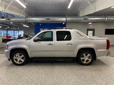 2012 Chevrolet Avalanche LTZ   - Photo 3 - Grand Rapids, MI 49504